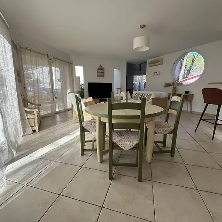 Port Camargue - Jolie Pour 6 Personnes Climatisee Avec Jardin Et Parking *